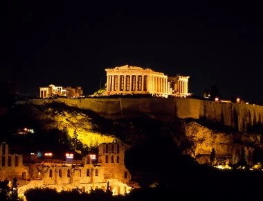 Handelsblatt: Ο ελληνικός τουρισμός μπορεί να έχει την τύχη του Ίκαρου